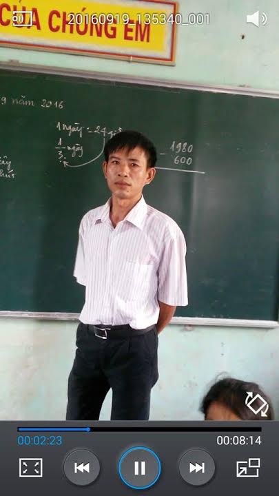 Thầy giáo Đinh Xuân Dự, người đánh em Nguyễn Ngọc Thắng (ảnh; Facebook Lee Jong Suk)