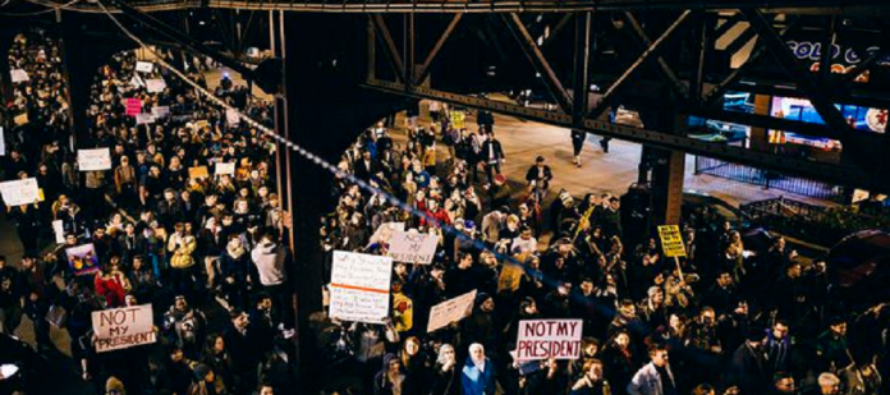 Những người biểu tình chống Trump tiếp tục qua đêm thứ ba liên tục