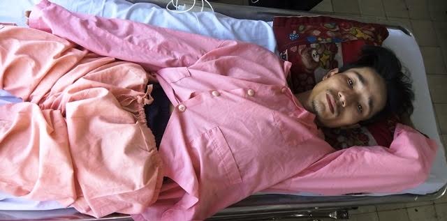 Anh Võ Hướng đang điều trị tại bệnh viện Chợ Rẫy, Sài Gòn (ảnh; báo NDĐT- Nguyễn Văn Yên) 