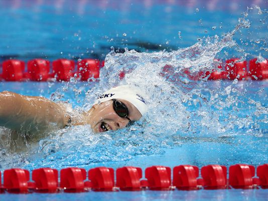 Katie Ledecky tay bơi Mỹ thắng đạt kỷ lục Olympic bơi tự do 400 mét.